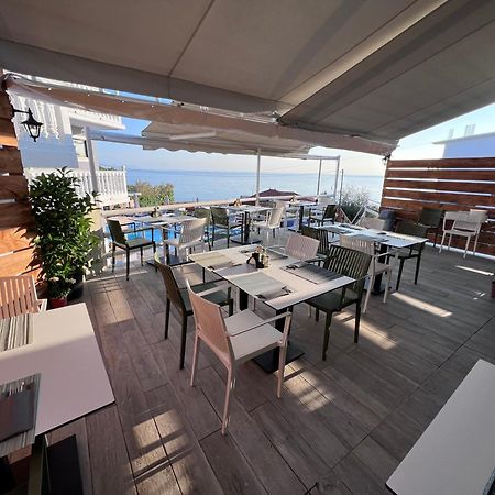 אמודי Amarylis Beachfront Studios מראה חיצוני תמונה